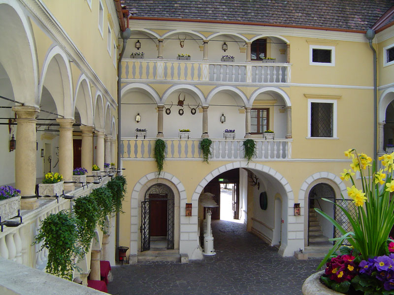  Schloss Weikersdorf