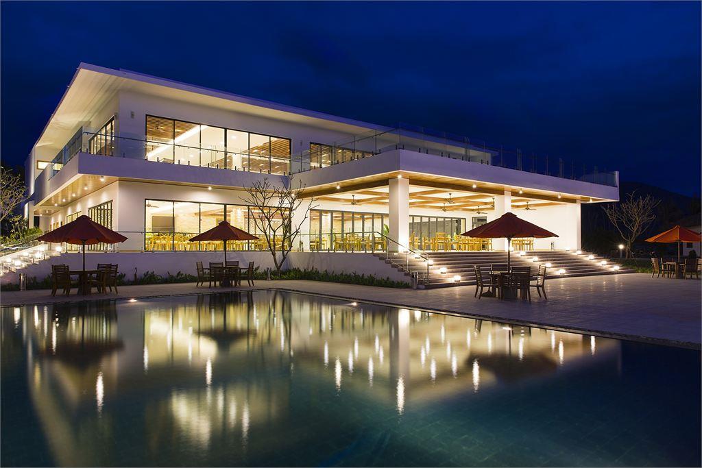  Cam Ranh Riviera Beach Resort & Spa