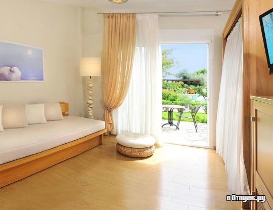  Antigoni Beach Hotel & Suites