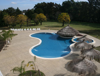  Howard Johnson Resort Pilar