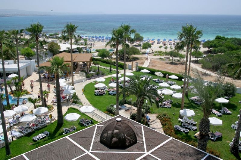  Dome Beach Hotel
