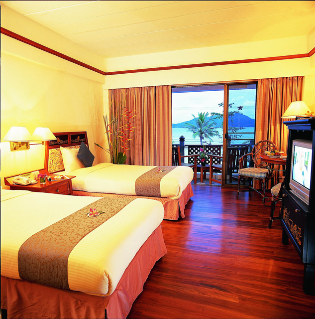  Seaview Patong Hotel 4*