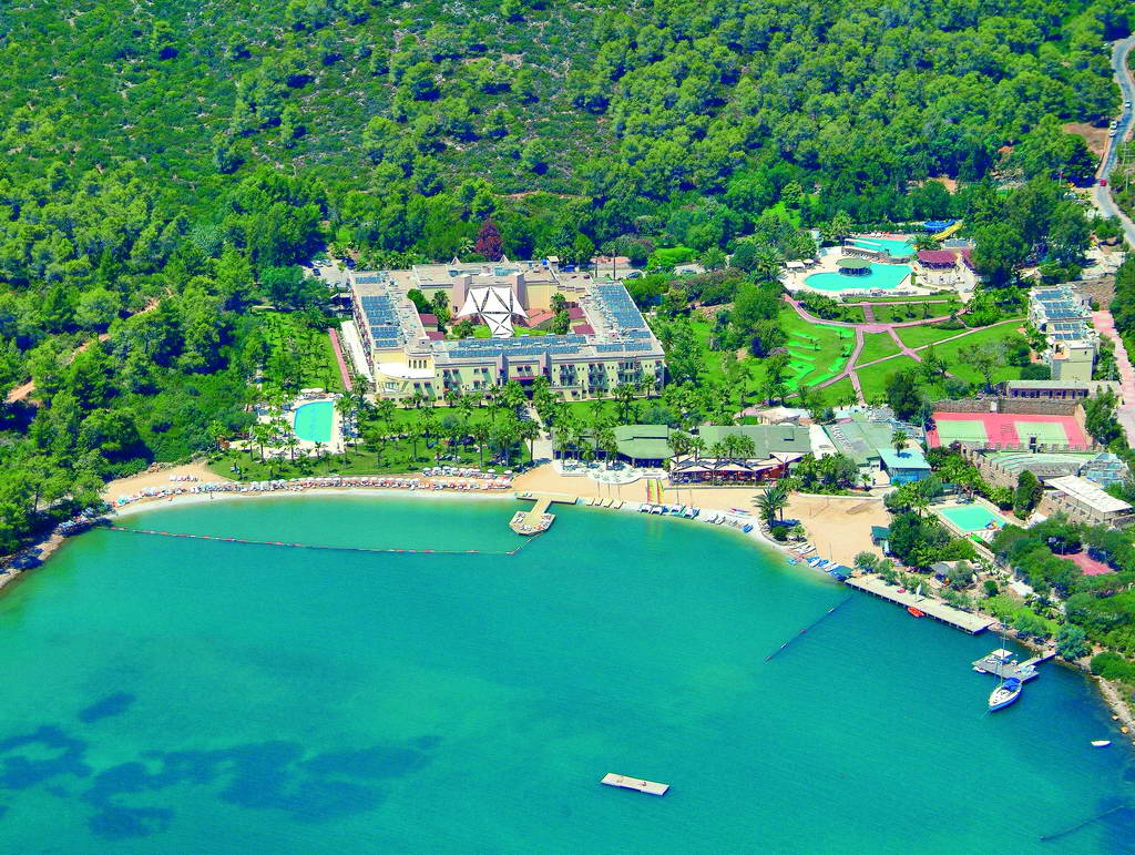  Crystal Green Bay Resort & Spa