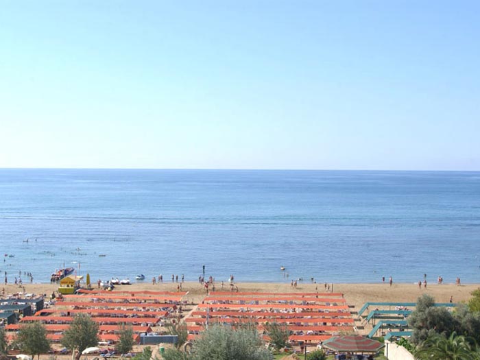  Emir Beach