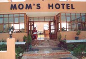  Moms Hotel