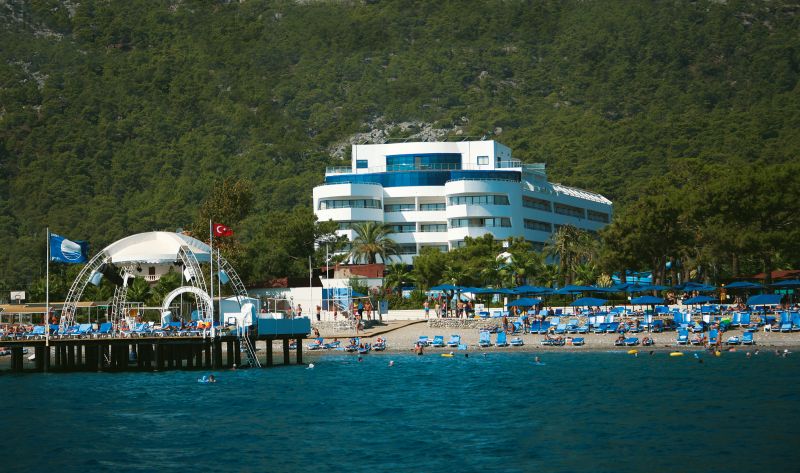  Catamaran Resort Hotel