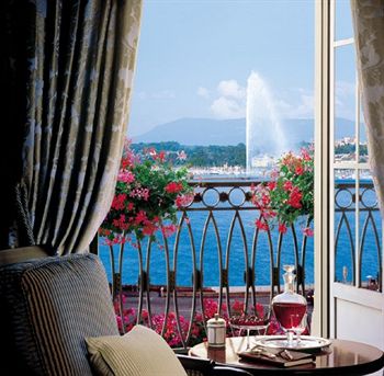  Four Seasons Hotel des Bergues Geneva